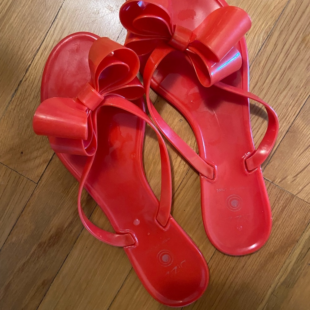 Dizzy flat sandals- size 8